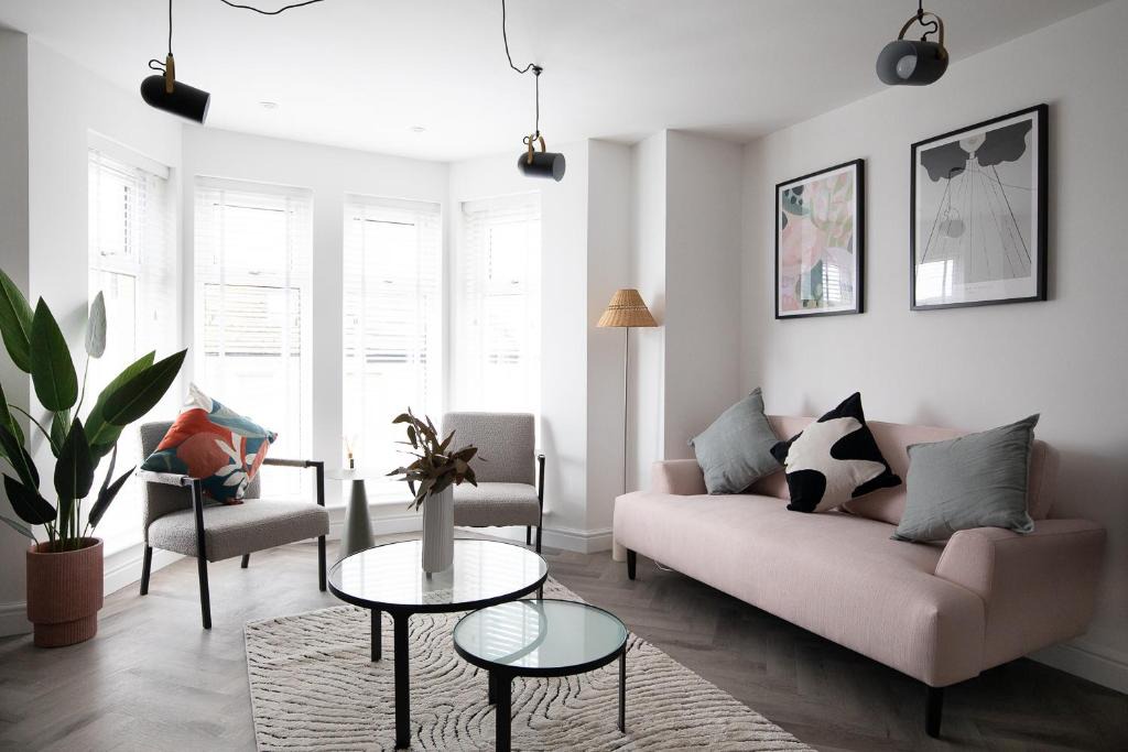 Whitby Apartment | Pinot Perch