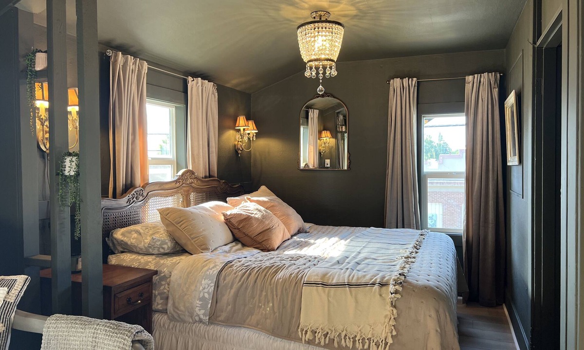 Ridgefield Apartment | Pioneer Heritage Apt 2 Downtown Ridgefield