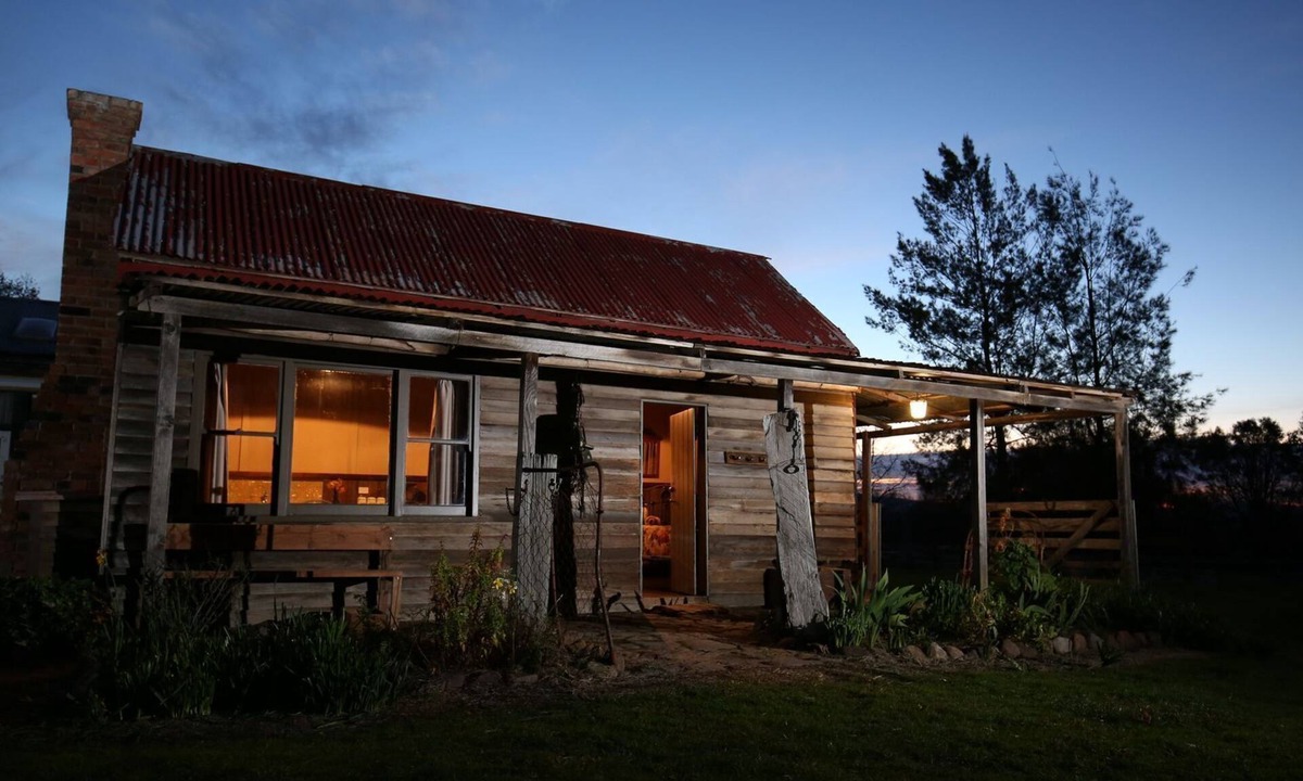 Boorolite Cottage | Pioneer Hut - Step back in time
