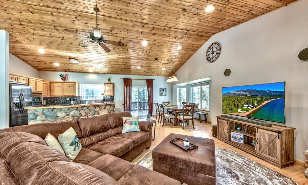 Country Club Estates House | Pioneer Pines - HotTub, Pets, Foosball, 3 Fireplaces