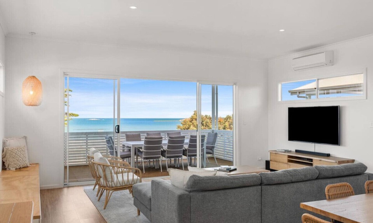 Hayborough House | Pipe Dreams—Stunning Ocean Views by Victor Harbor