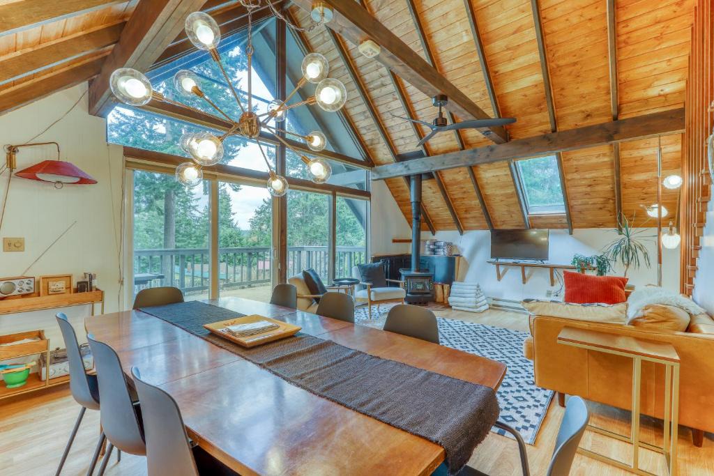 Freeland House | Pirate's Landing