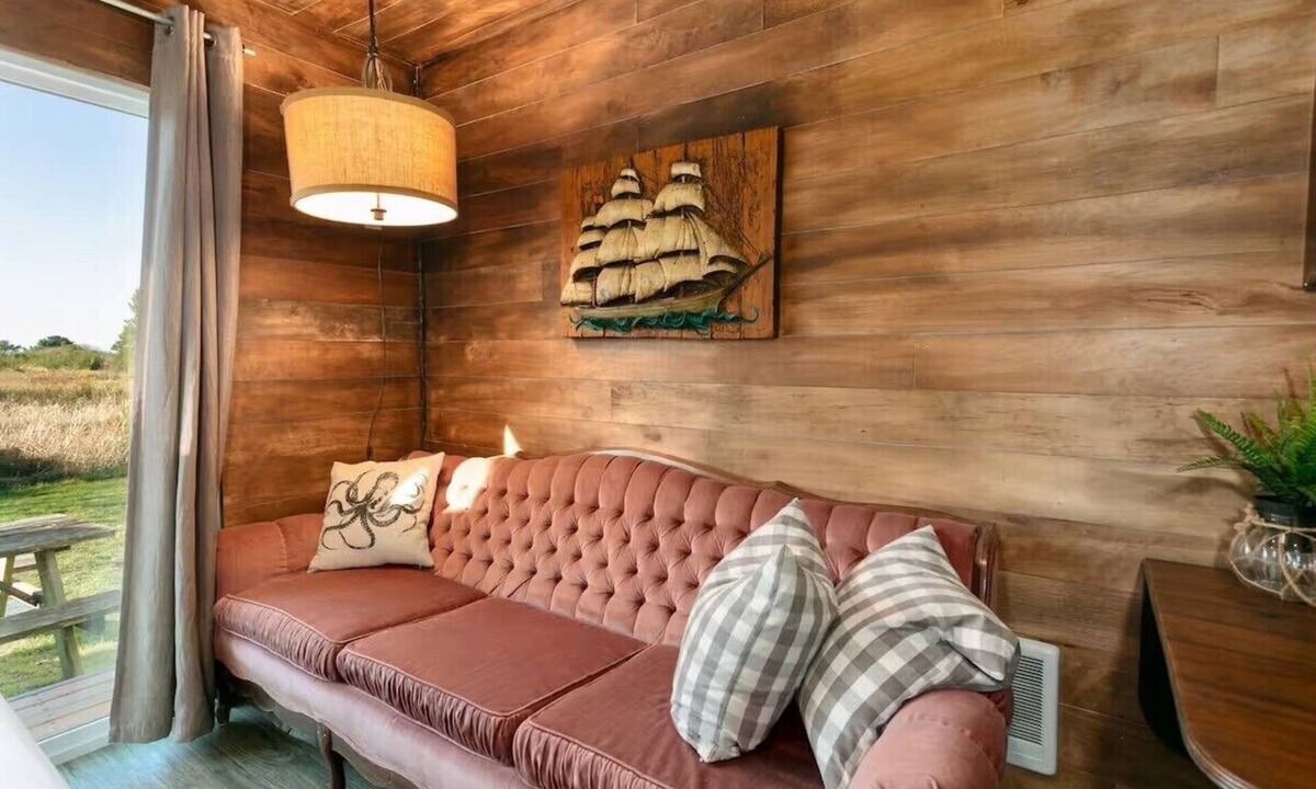 Grayland Hotel | Pirate Themed Room | Fast WiFi