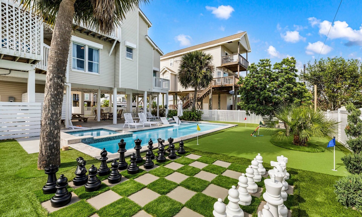 Pirates Beach House | Pirates Beach with Heated Pool, Hot Tub, Firepit & Outdoor Games