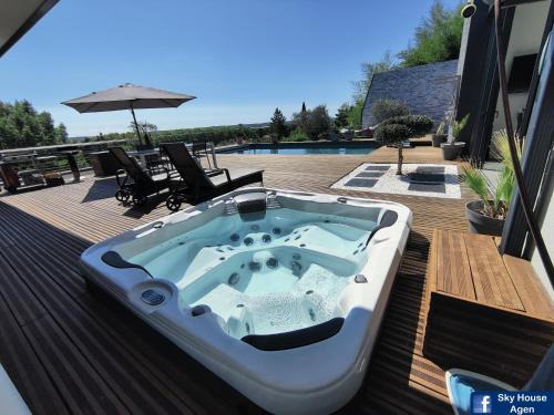Agen Apartment | Piscine & Spa Privatif Terrasse sans vis à vis ,Sky House Agen,