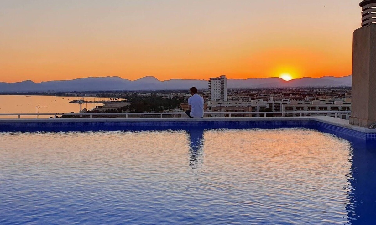 Salou City Centre Apartment | Piso Alto Estanding CON 2 Piscinas Vista AL Mar- Wifi