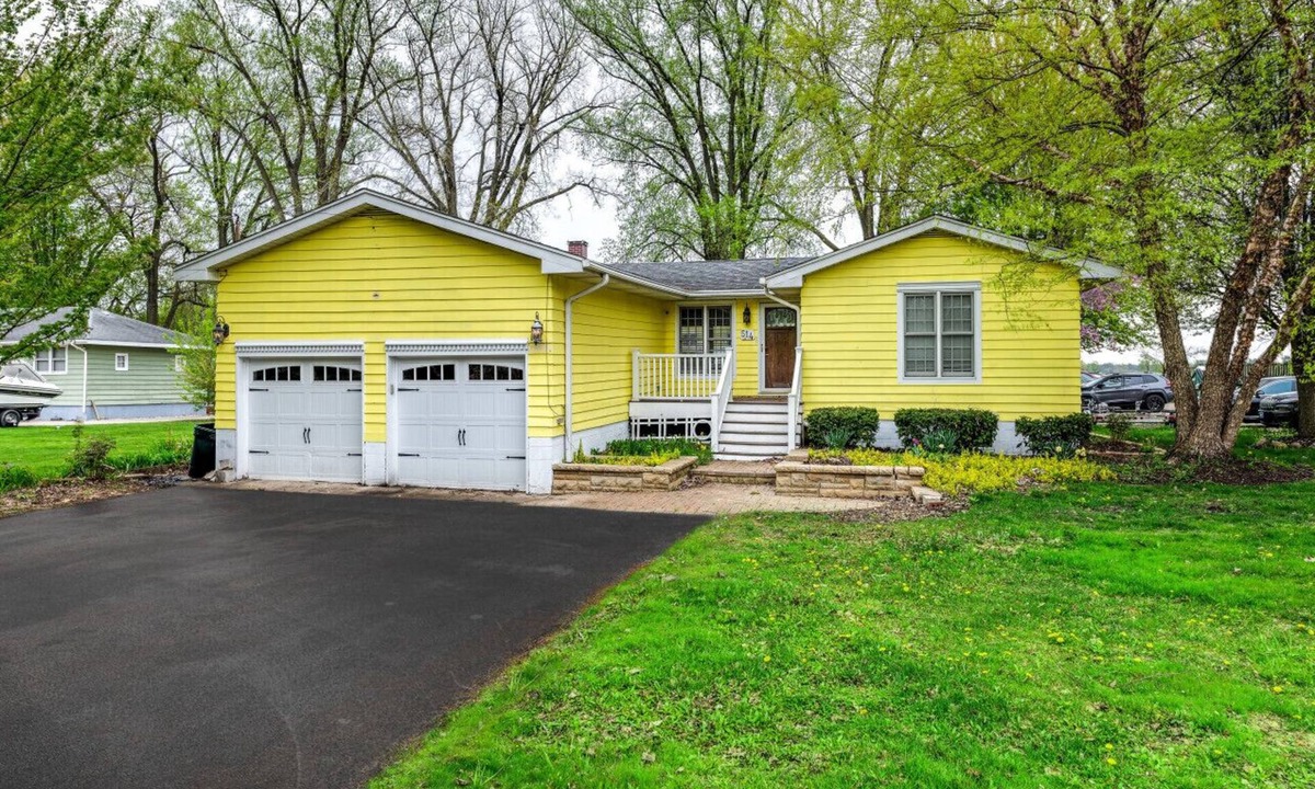 Fox Lake House | Pistakee Marina Boat House