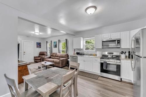 Oneonta Apartment | Pitcher's Paradise Apt 1-All Star Baseball Rentals