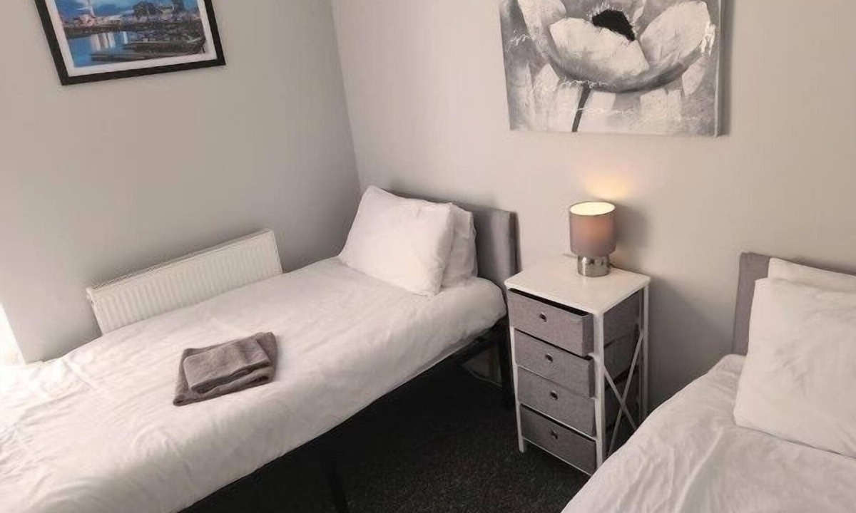 Anfield House | Pitchside House - sleeps 4