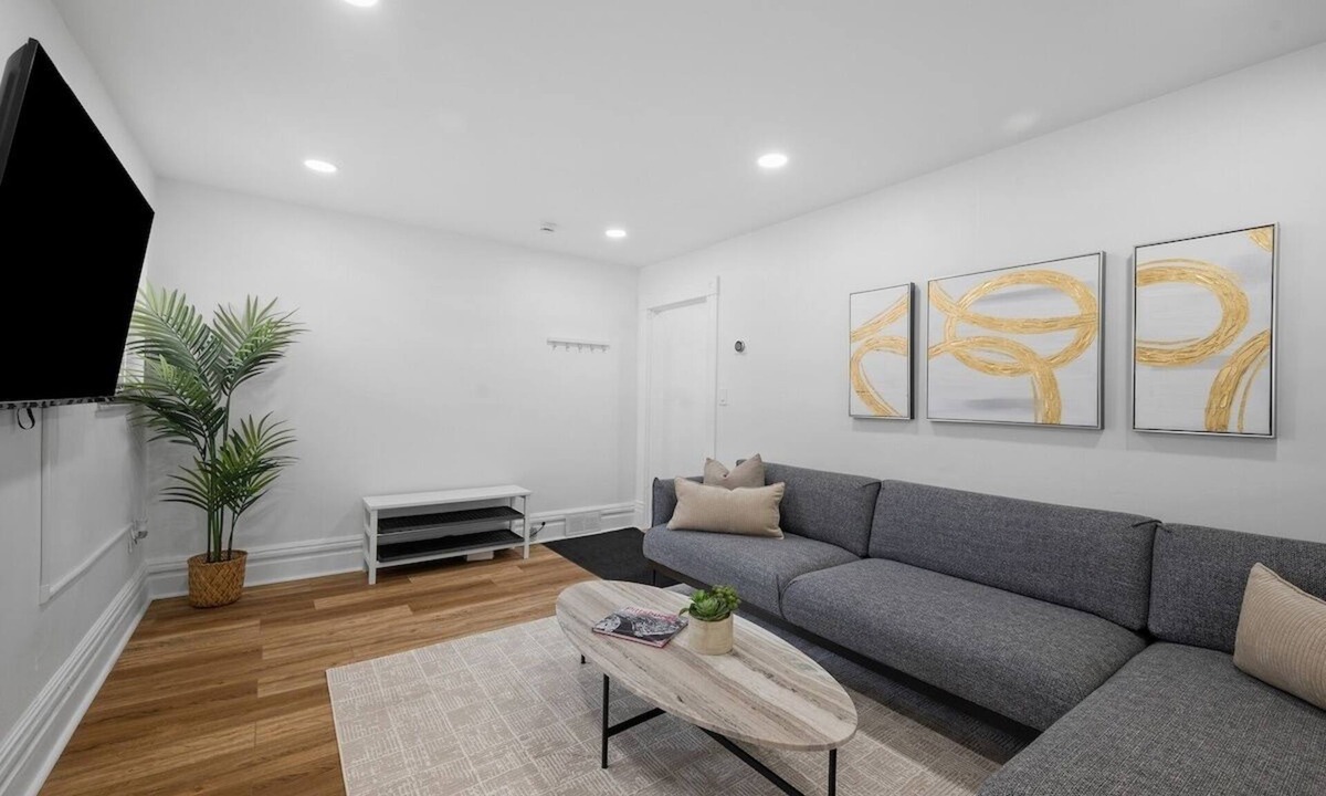 Millvale Apartment | Pittsburgh/Millvale Bright & Stylish 4BD w/Parking