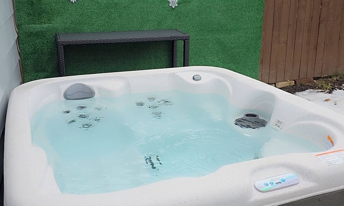 South Side House | Pittsburgh’s Newest Jacuzzi & Fire Pit Urban Lodge
