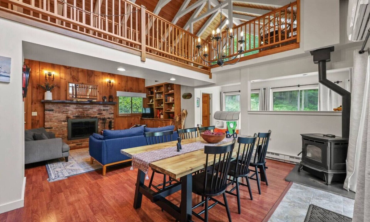 Housatonic House | Pixley Forest | 15 Mins To Tanglewood Fireplace