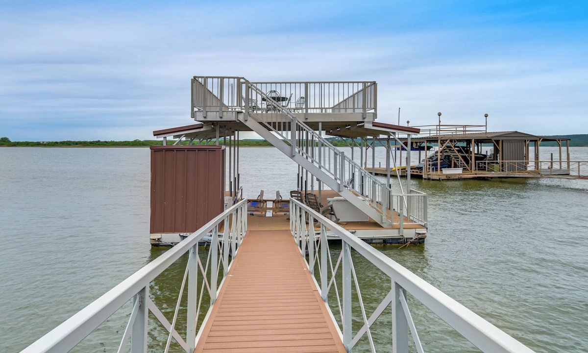 Graford House | PK Lake Getaway w/Dock: 9 Mi to Rocker B Ranch!