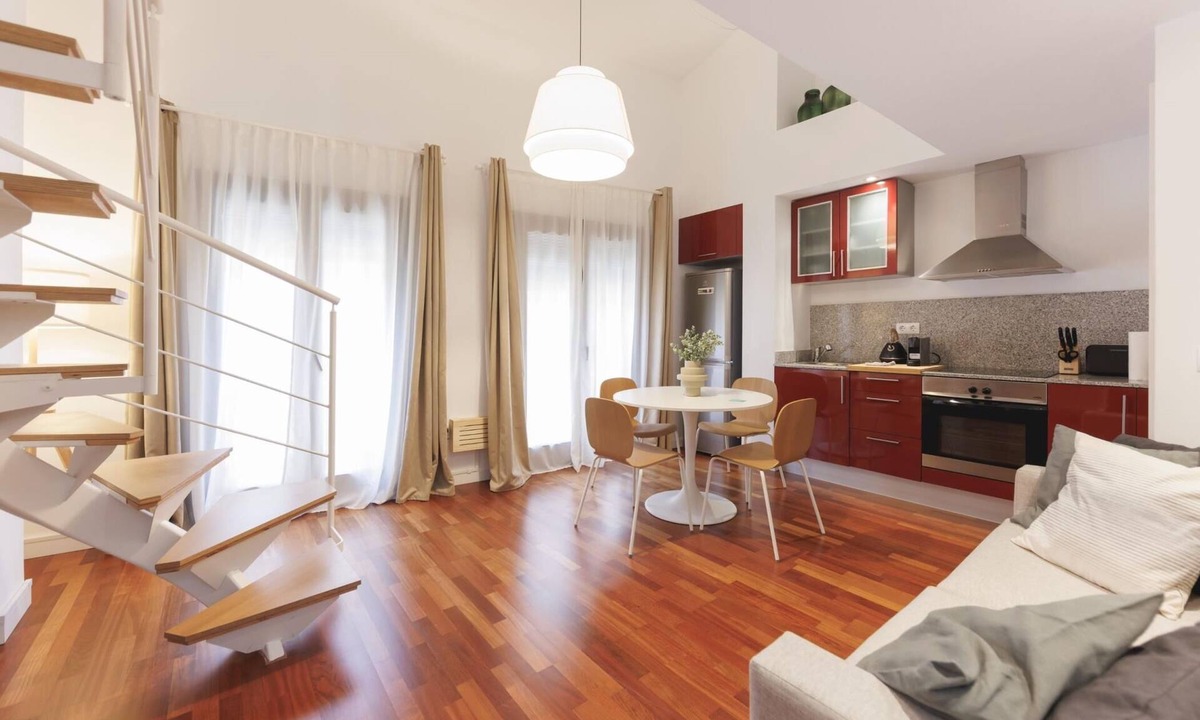 el Mercadal Apartment | Plaça Catalunya Duplex 2-1 - Holiday Rental Girona | Bravissimo