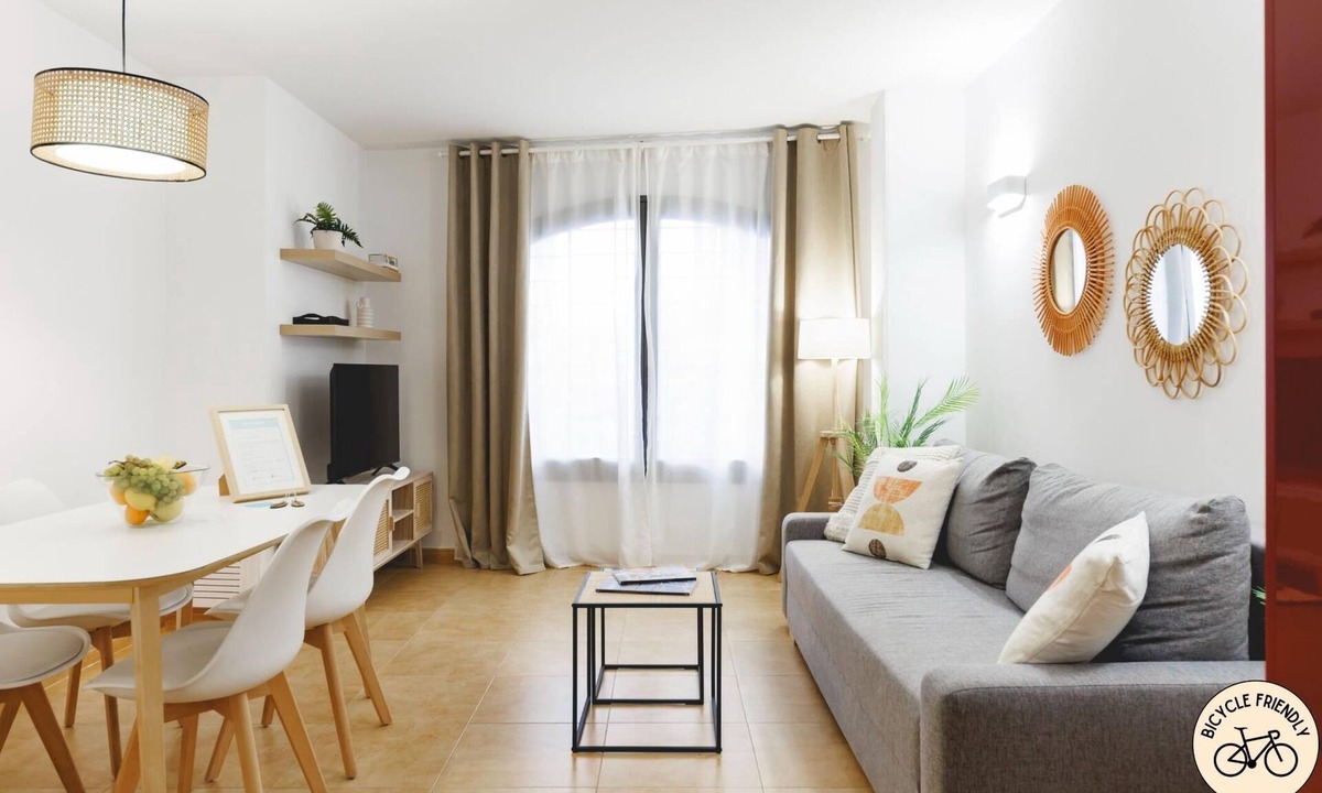 el Mercadal Apartment | Plaça Catalunya Terrace - Holiday Apartment Girona | Bravissimo