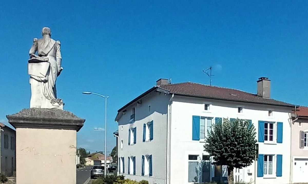 Damvillers Cottage | Place of the Goddess - Sleeps 8