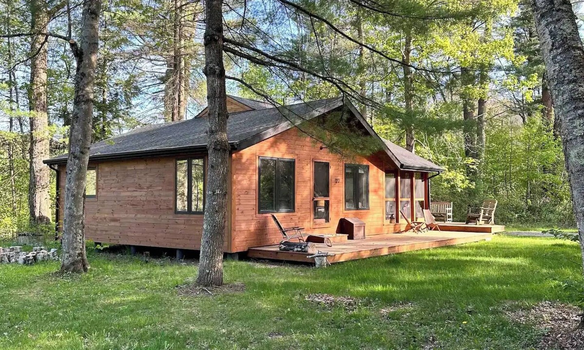 Canaan Cottage | Plan your Berkshires by the lake