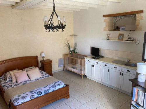 Savigne-lʼEveque Bed & Breakfast | Planchette