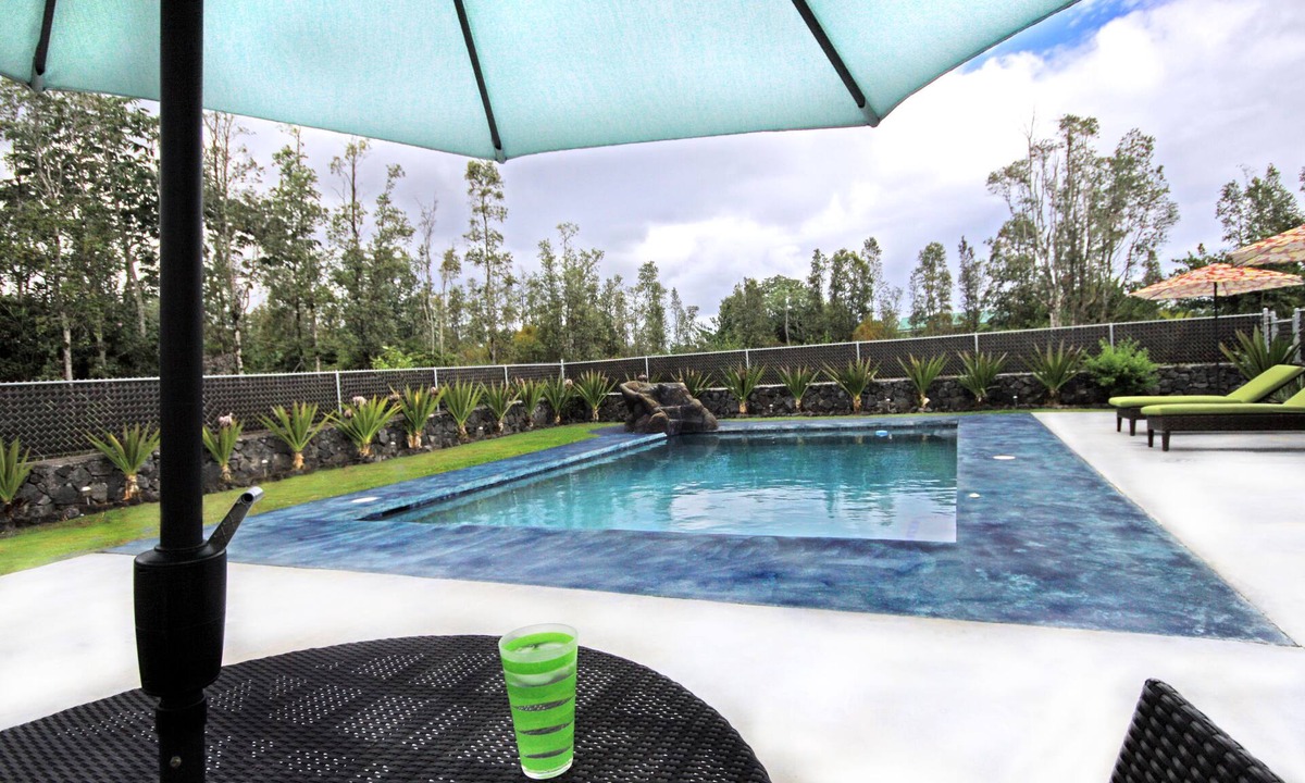 Keaau House | Plantation Style Home on 2 Acres with Pool