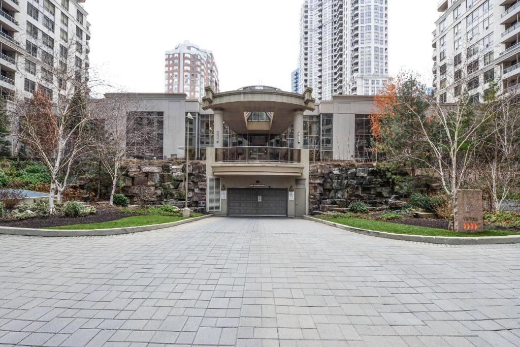 Downtown Mississauga Apartment | PlanURstay - City View Luxury Condo