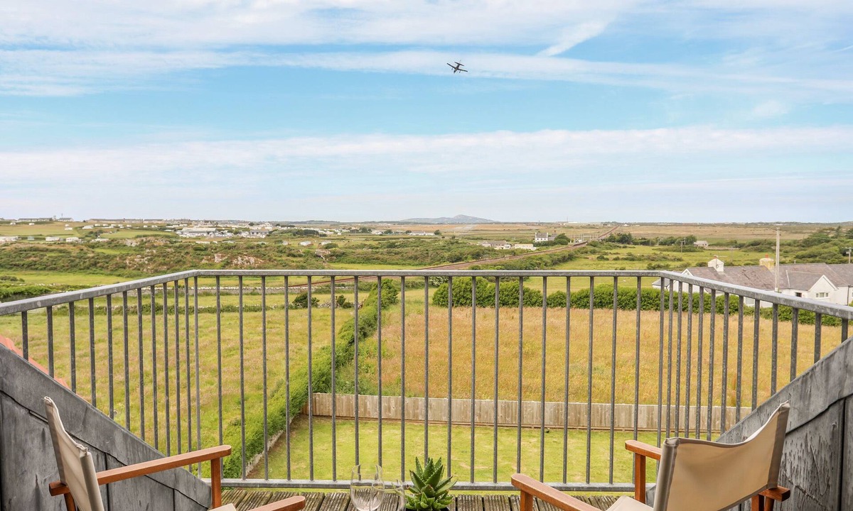 Llanfaelog House | Plas Newydd