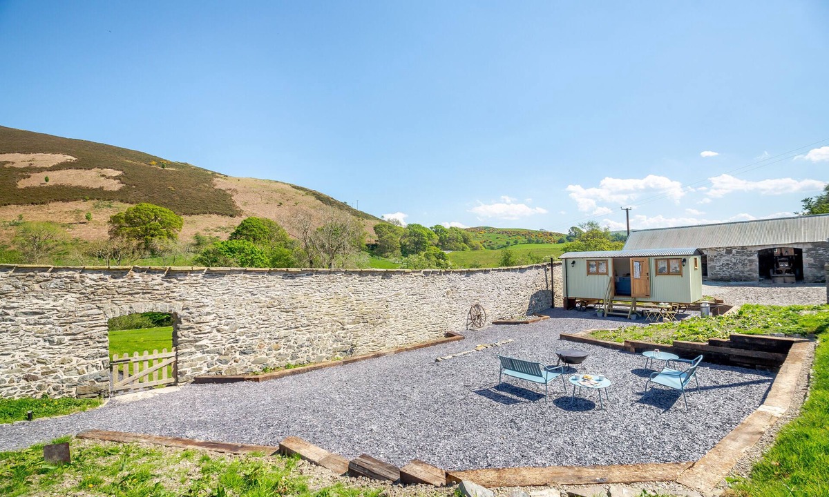 Llannefydd House | Plas Uchaf Farm Retreat