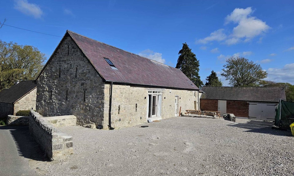 Cilcain House | Plas Yn Llan Barn - Exceptional Countryside Views