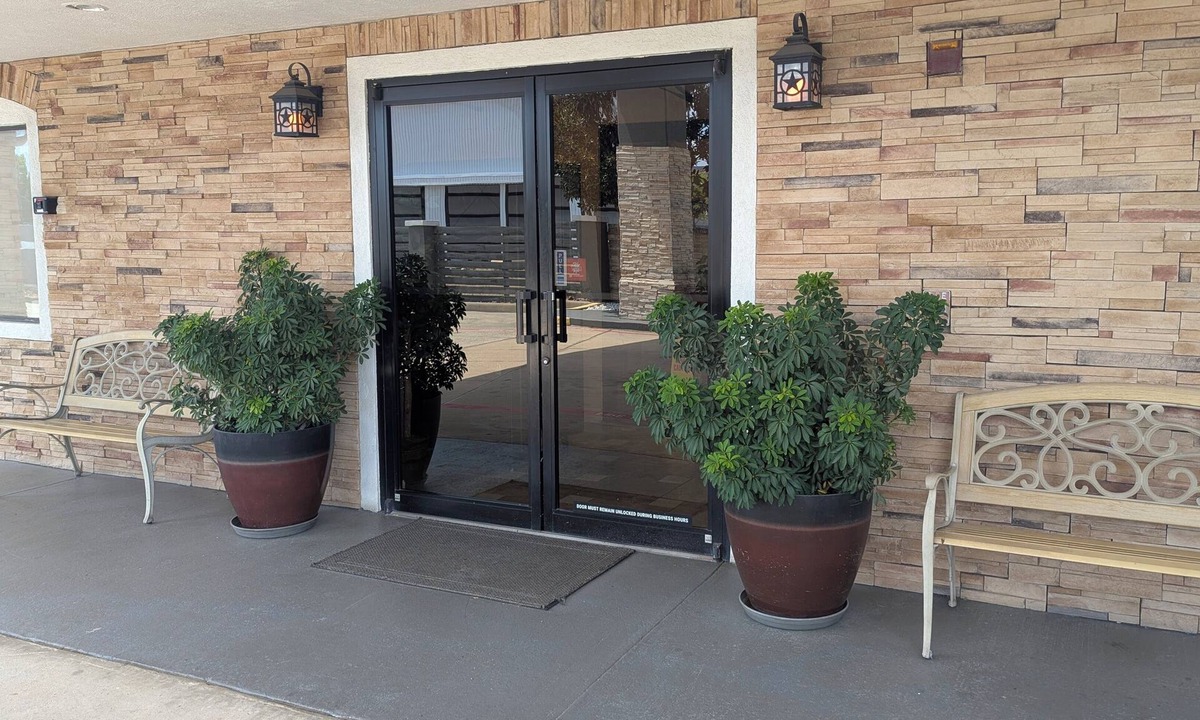 Barker Hotel | Platinum Inn