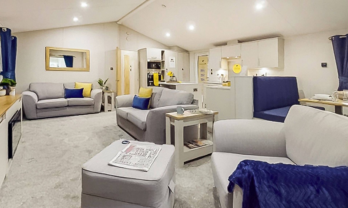 Mablethorpe Ski Chalet | Platinum Lakeview Lodge Sleeps 8