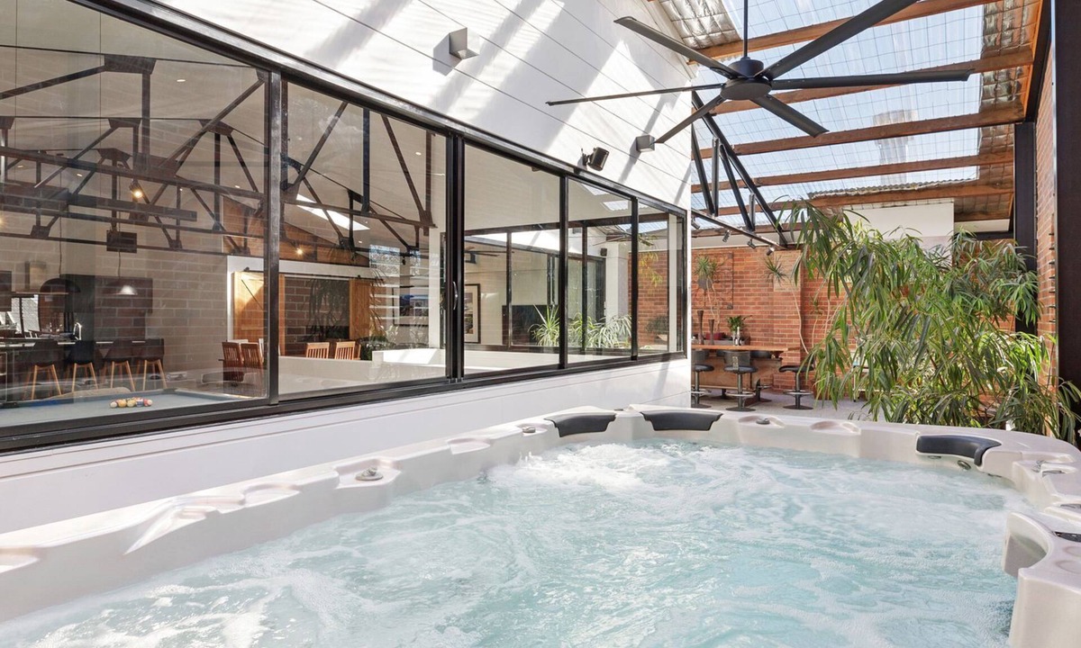 Newcastle West Apartment | Platinum Precinct - The Penthouse