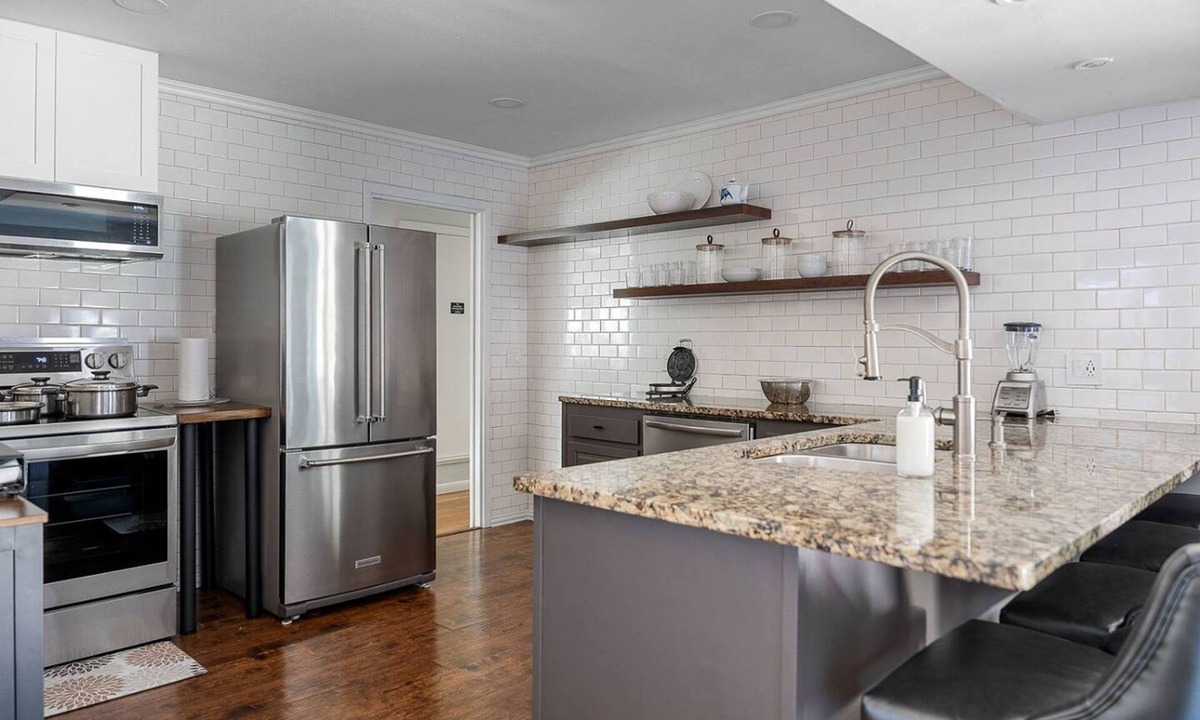 Oak Cliff House | Play Stay Dallas Home w Gym Gameroom Wifi