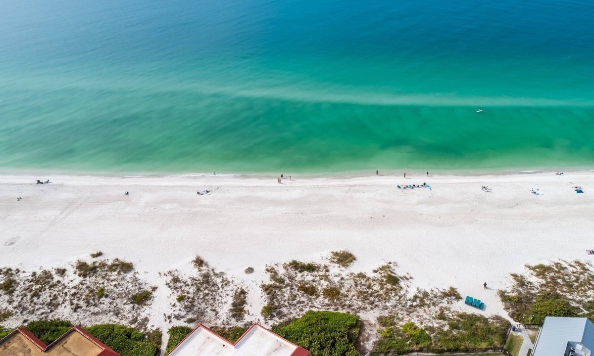 Holmes Beach Condo | Playa Encantada 214 2 Bedroom Condo by RedAwning