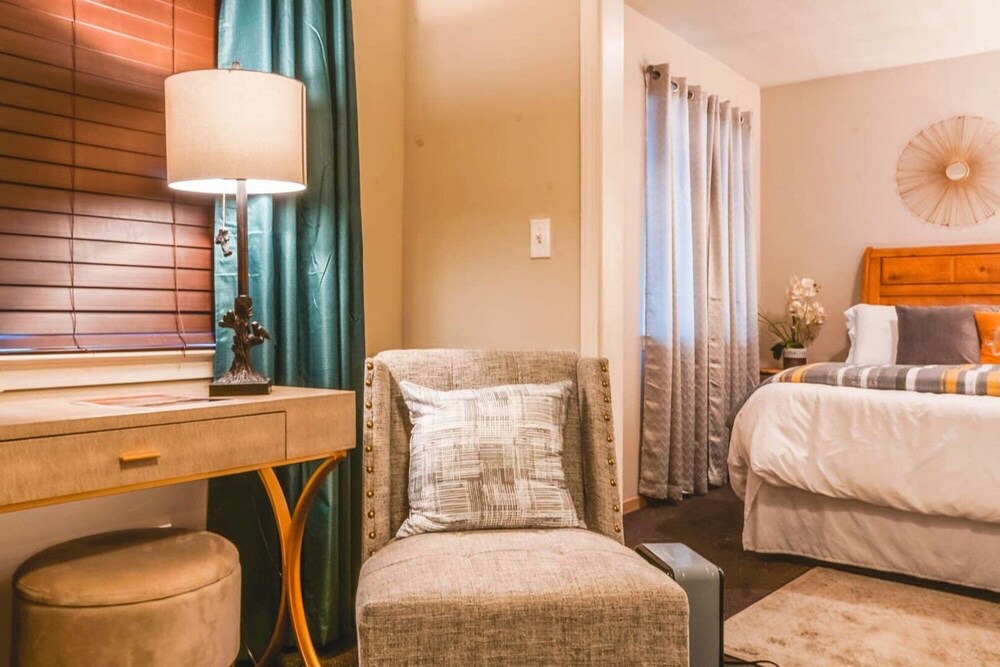 Tahoe Valley Hotel | Playpark Lodge Unit 8 Master Queen Suite