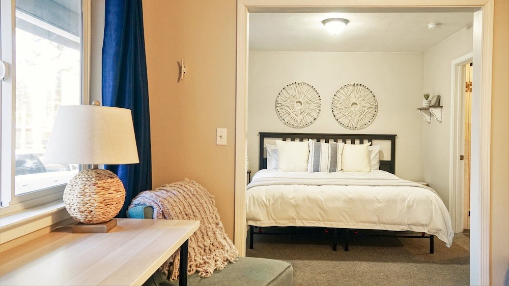 Tahoe Valley Hotel | Playpark Lodge Unit 9 Masterking Suite