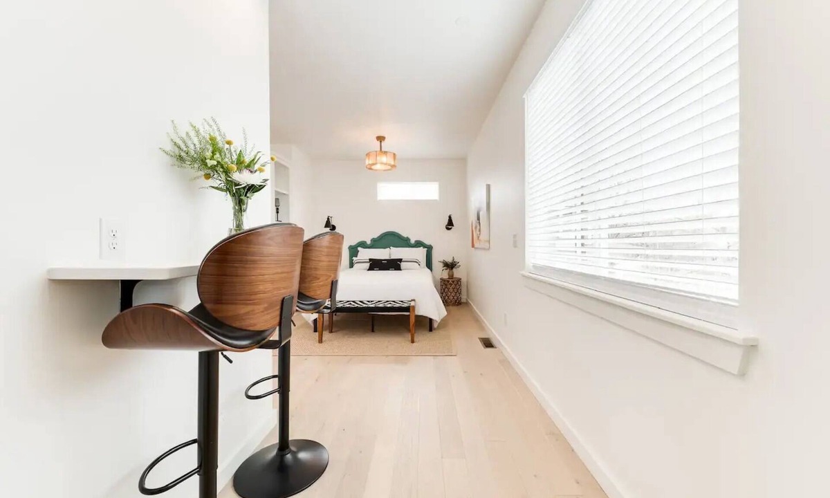 Mesta Park Apartment | Plaza Penthouse w/Rooftop Terrace - a 5 min. walk to the historic Plaza District