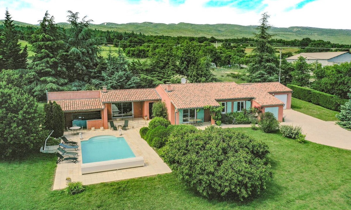 Saint-Etienne-les-Orgues House | Pleasant single-storey house, sleeps 7, unobstructed view, private pool.