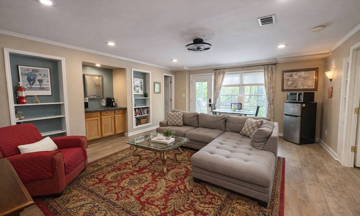 Sandy Springs Apartment | Pleasant 1-bedroom apartment with AC in vibrant high end neighborhood.