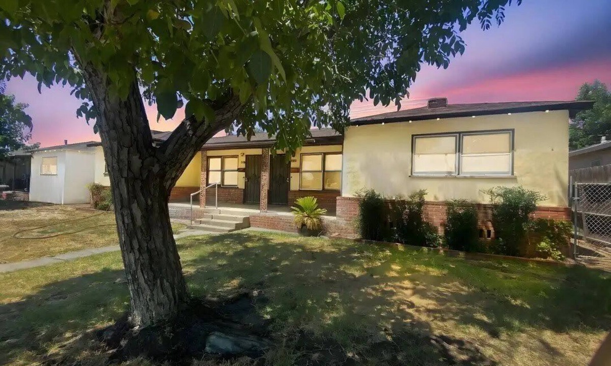Modesto House | Pleasant 2-bedroom duplex in charming Modesto