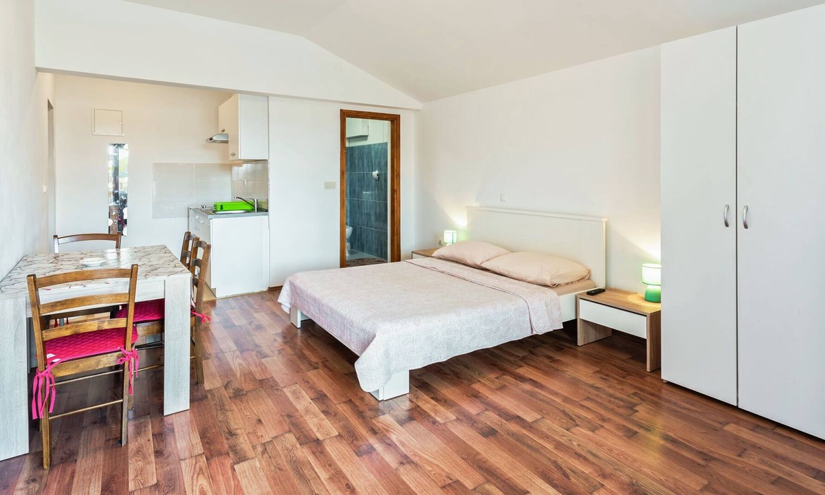Posedarje Apartment | Pleasant Apartment in Posedarje near Sea