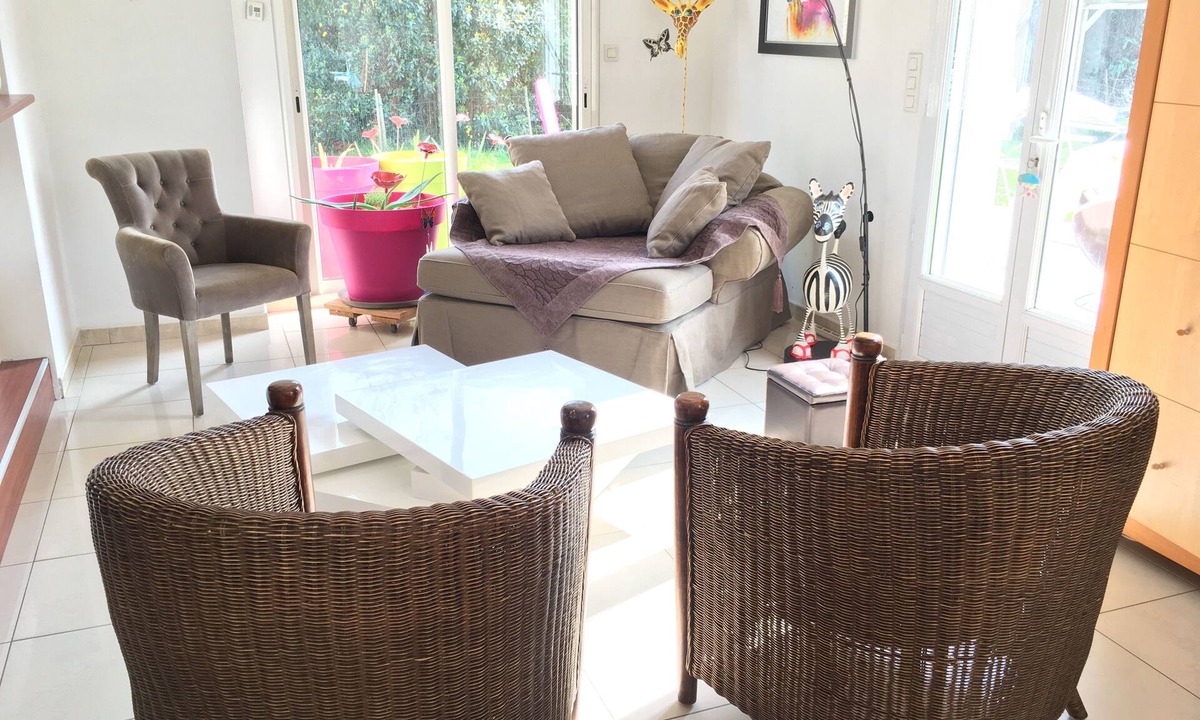 La Vicomte-sur-Rance House | Pleasant, bright house with large enclosed garden for your pets.