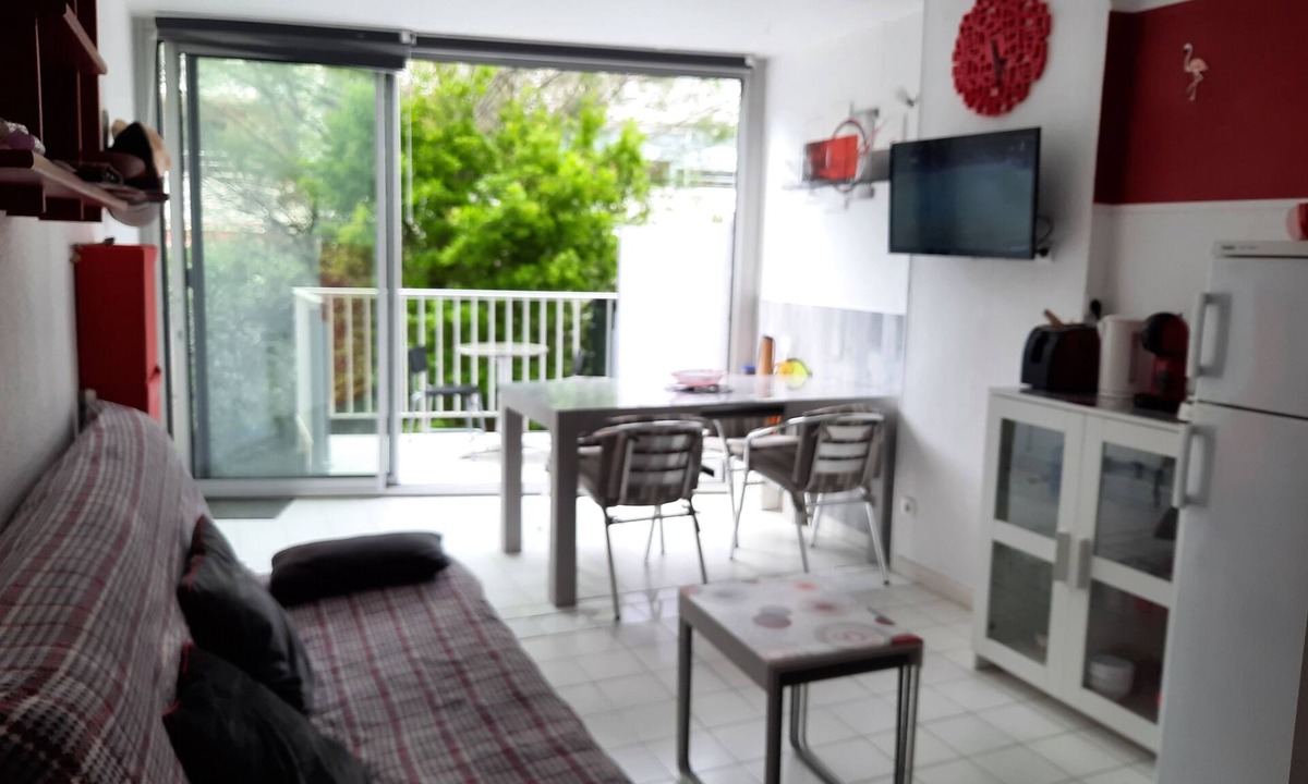 La Petite Motte Apartment | Pleasant, bright P2 - sleeps 5 with WIFI