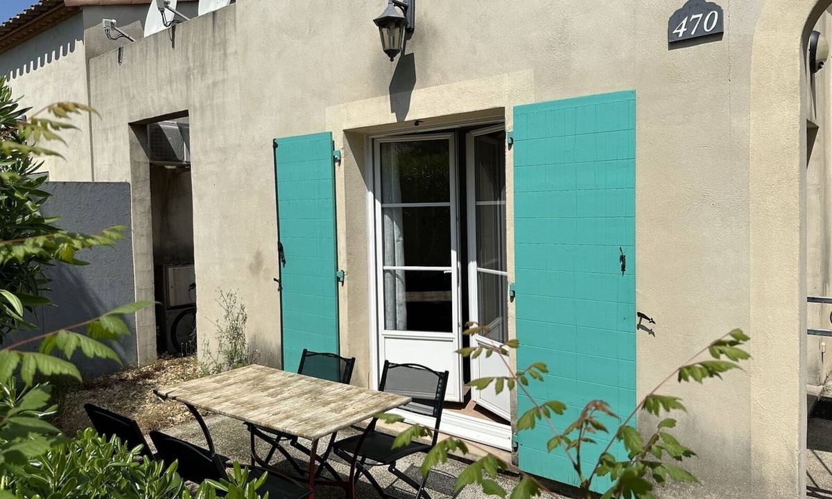 Gallargues-le-Montueux Villa | Pleasant Bright Villa With Shared Pool