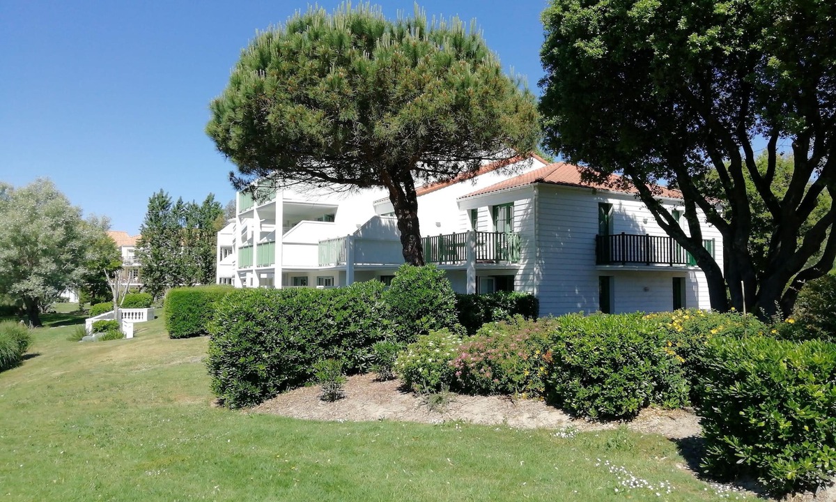 Bourgenay Apartment | Pleasant vacation spot in a golf course by the ocean
