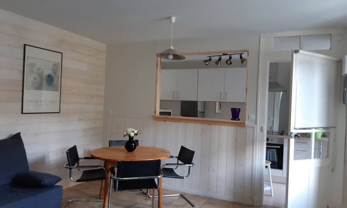 Bagneres-de-Luchon House | Pleasant garden apartment pets welcome curist rates