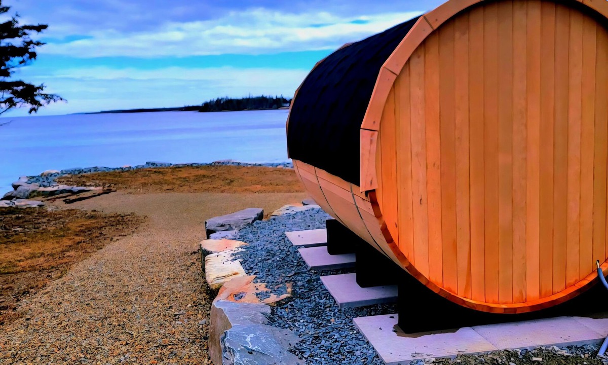 Tangier Cottage | Pleasant Harbour Oceanfront Hot-tub -Outdoor Sauna -Kayaks