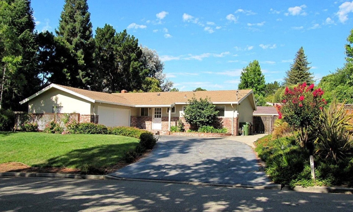 Pleasant Hill House | Pleasant Hill: Peach Tree house, 3 bedroom 2 bath