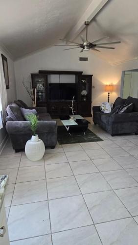 Clodine House | Pleasant Home away from Home