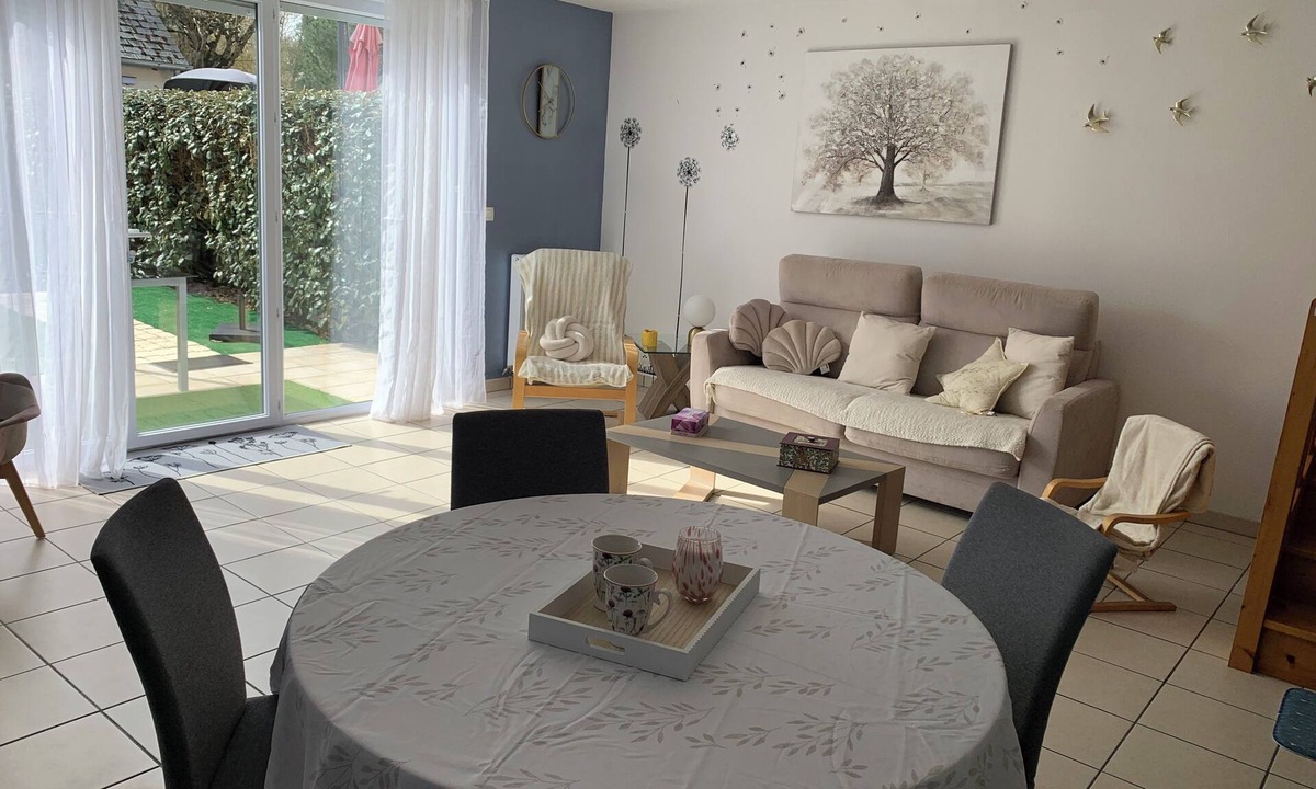 Blois House | Pleasant house, pool access in summer season.