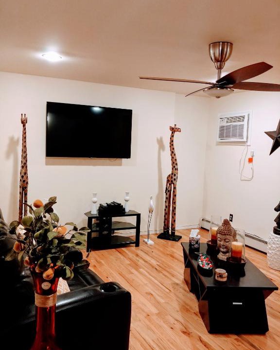 Queens House | Pleasant Place Rooms