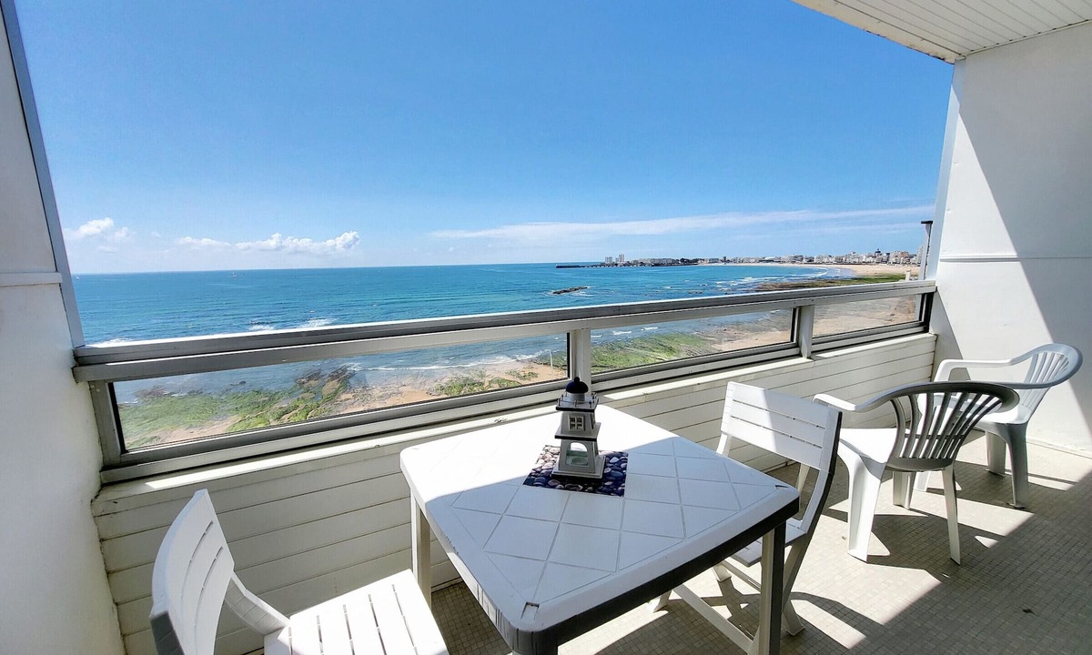 Les Sables d'Olonne Apartment | Pleasant studio sea facing with balcony 50m to beach